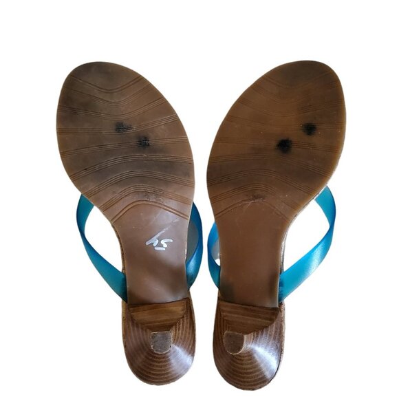 COCONUTS by MATISSE Colorful Beaded Flower Thong Sandals with Kittie Heel - Picture 4 of 11